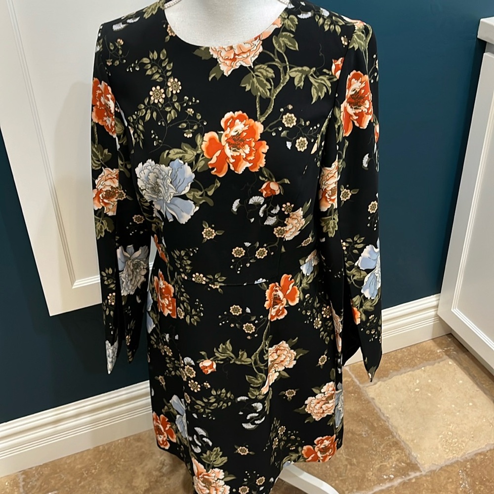 Tahari Arthur S. Levine black long sleeve floral dress 👗